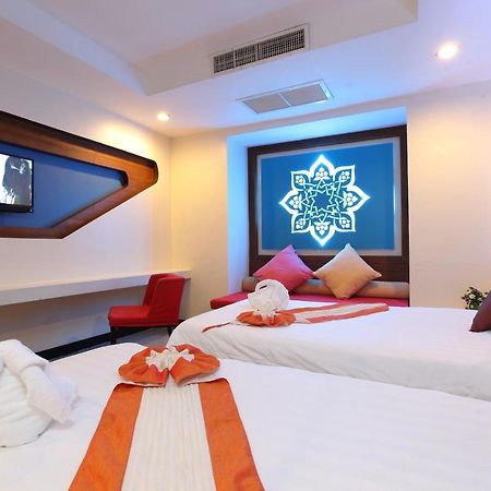 The Royal Palm Beach Front Patong Exterior foto