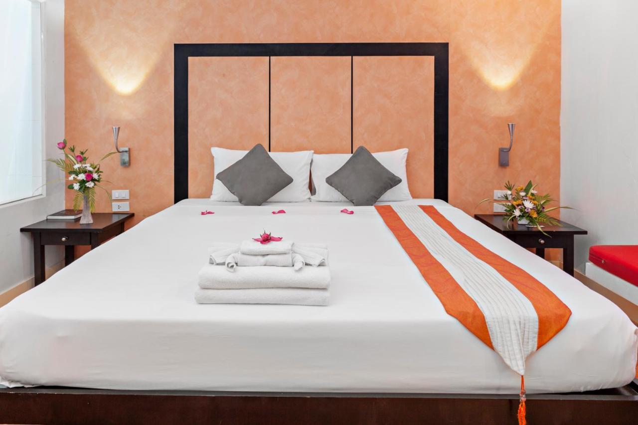 The Royal Palm Beach Front Patong Exterior foto