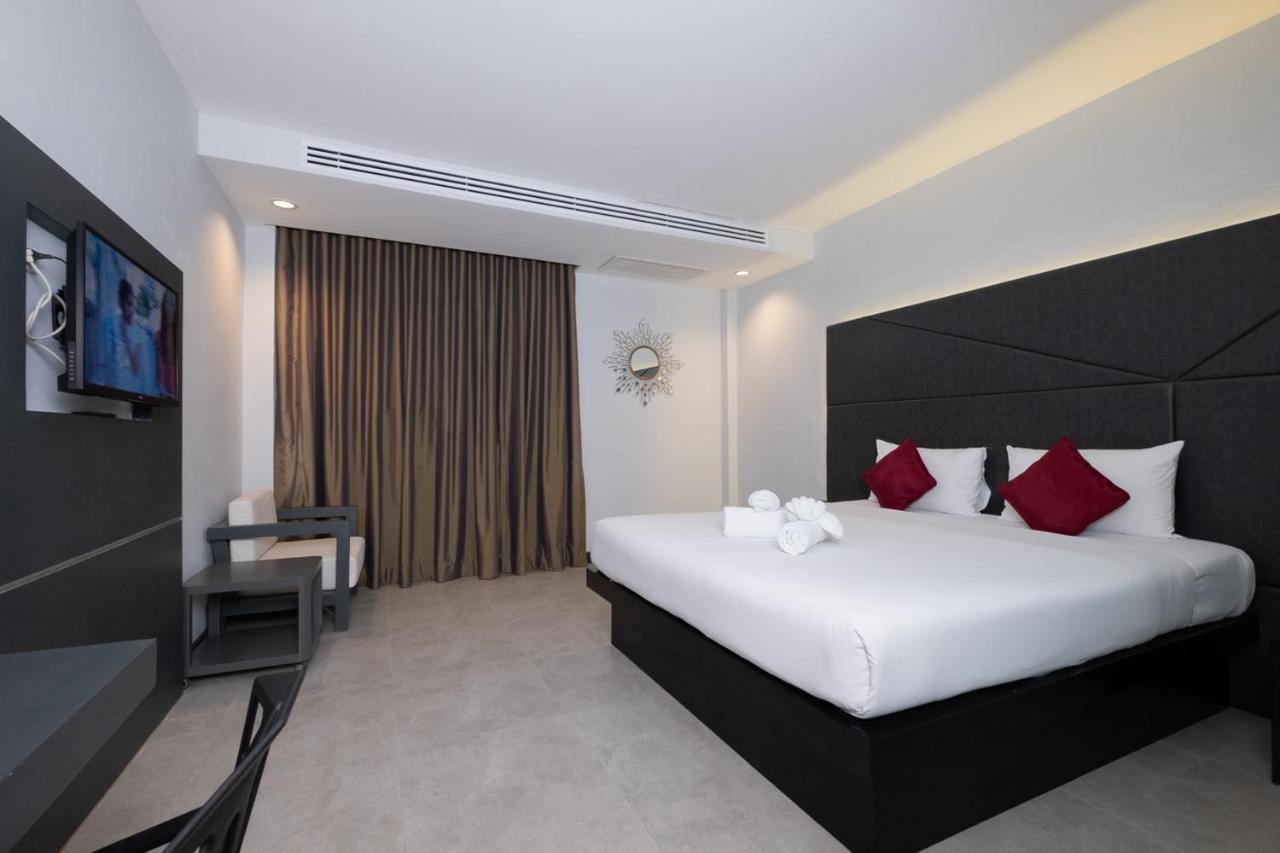 The Royal Palm Beach Front Patong Exterior foto