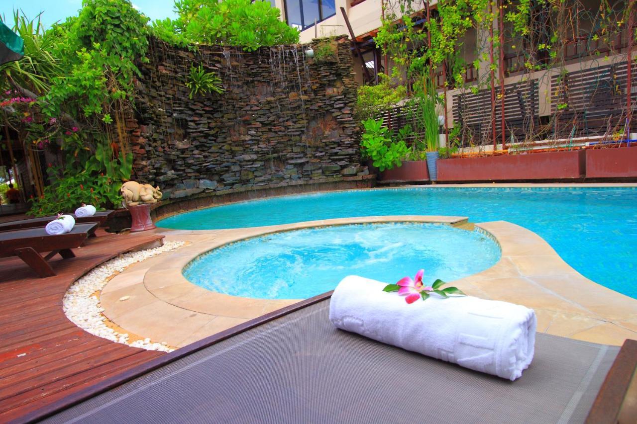 The Royal Palm Beach Front Patong Exterior foto
