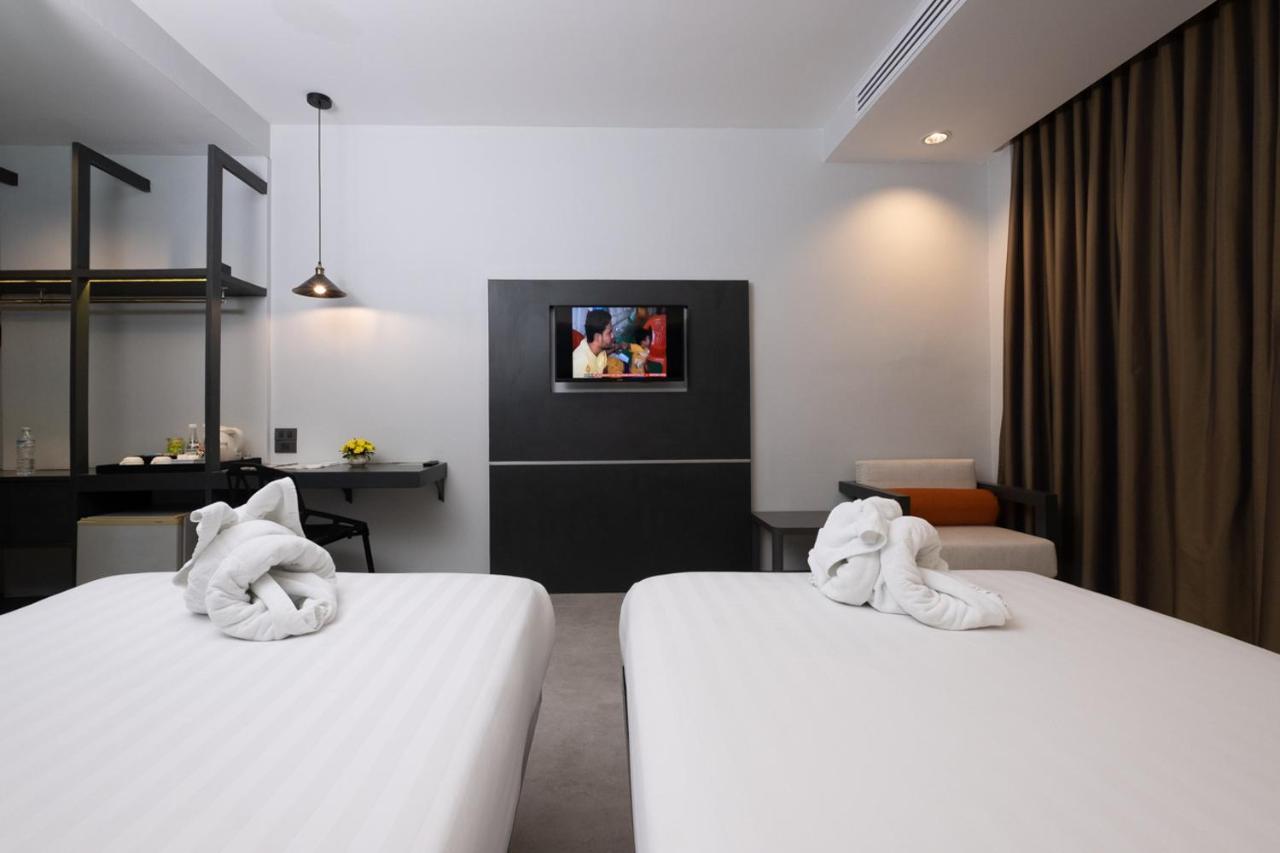 The Royal Palm Beach Front Patong Exterior foto
