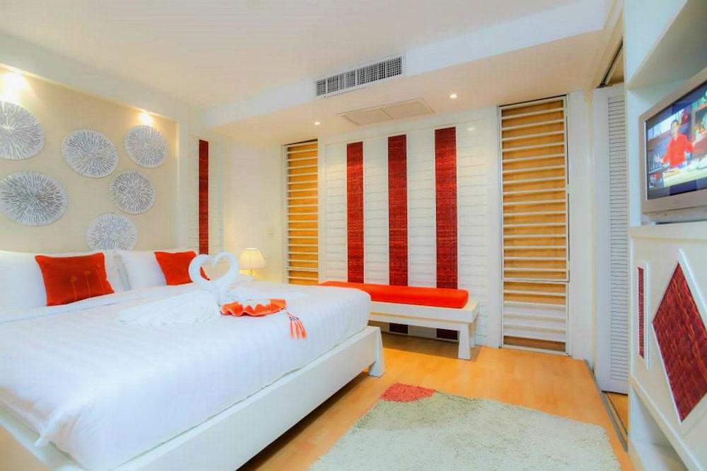 The Royal Palm Beach Front Patong Exterior foto